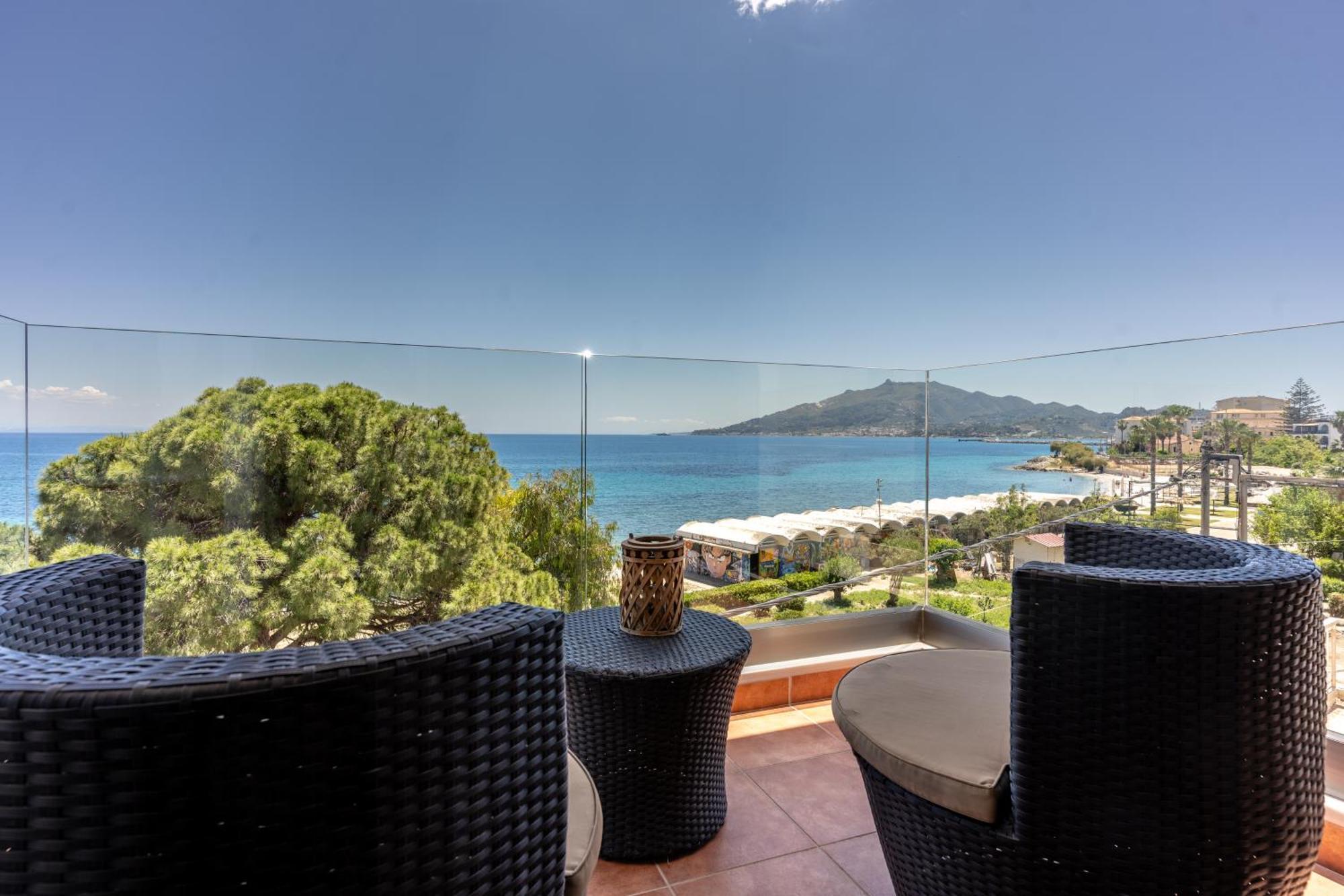 Seafront Spirit Suites Zakynthos stad Exteriör bild