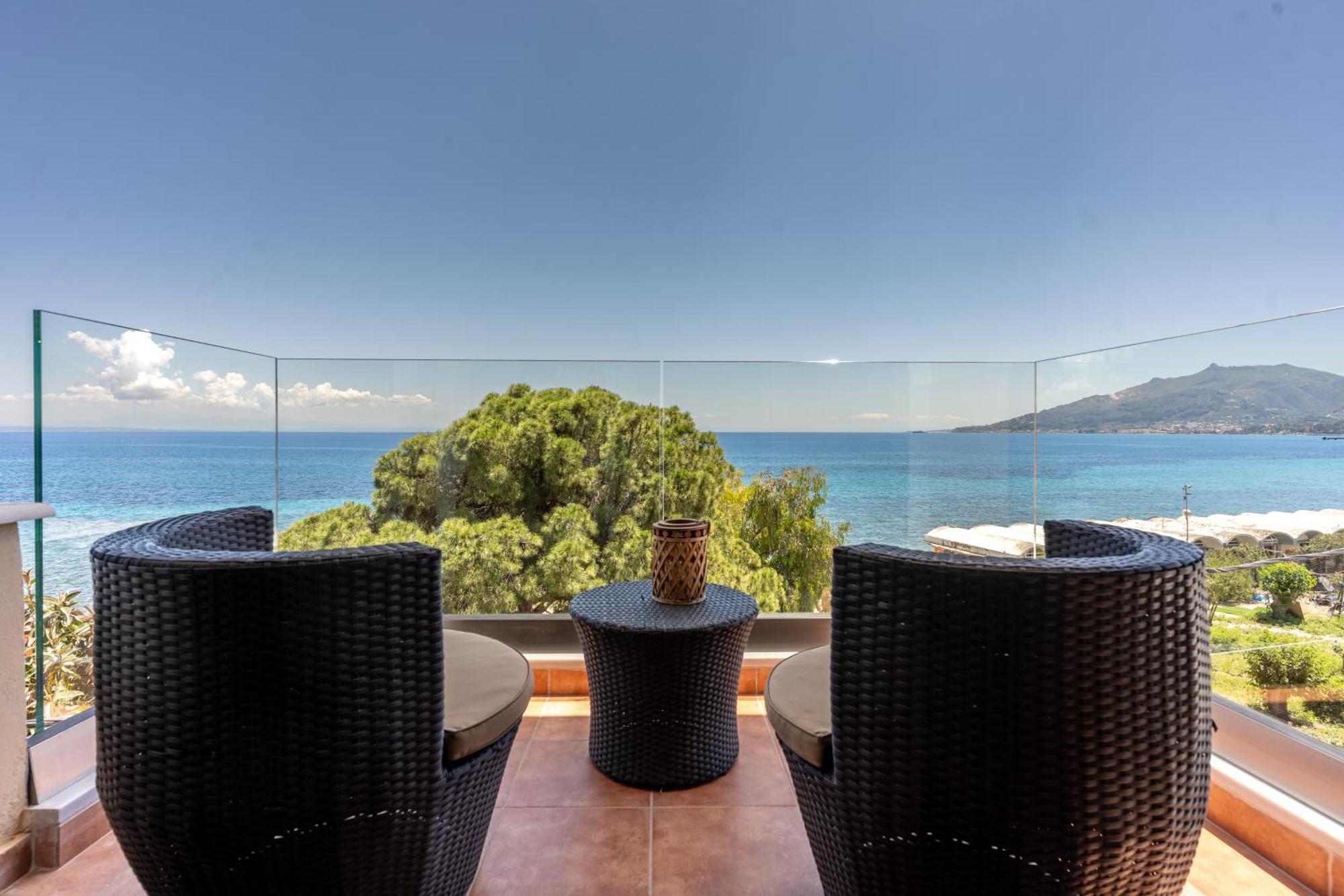 Seafront Spirit Suites Zakynthos stad Exteriör bild